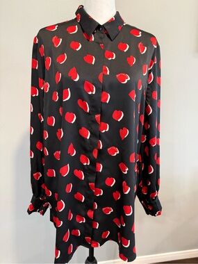 Chico’s Size 2.5 Heart Print Tunic Button Up Blouse Satin Size 14